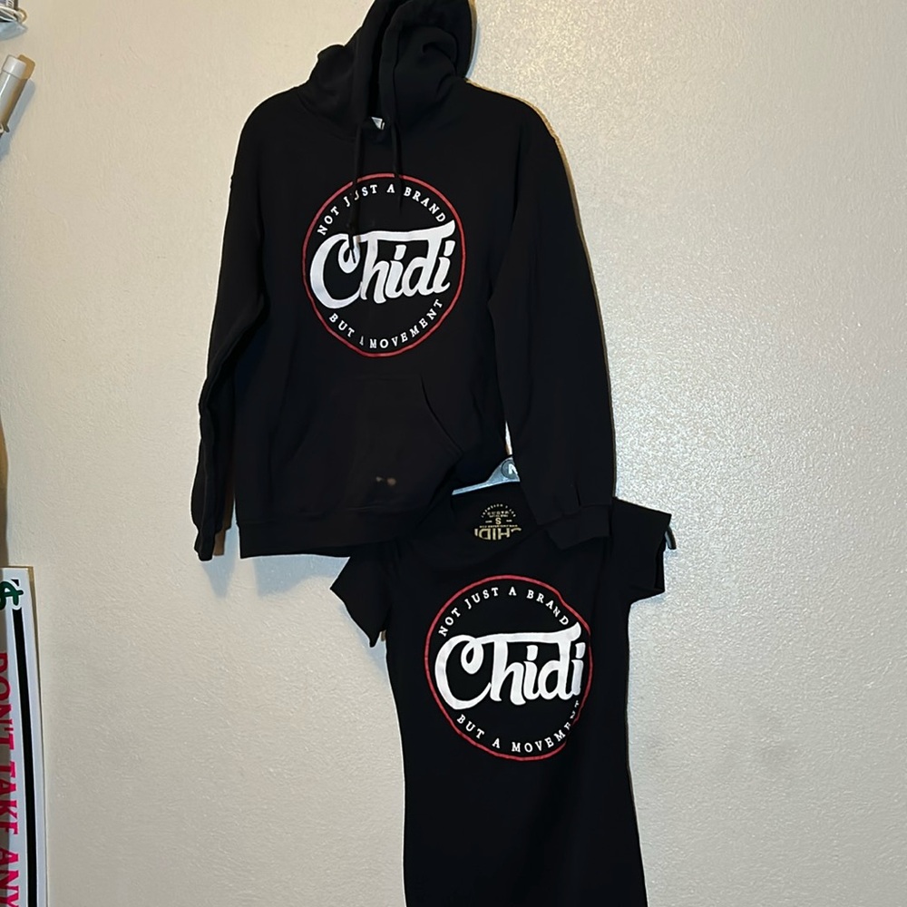 Chidi sweatshirt and short sleeve Tshirt